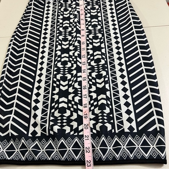 TWO piece geometric print pencil skirt and crop top - Picture 11 of 14